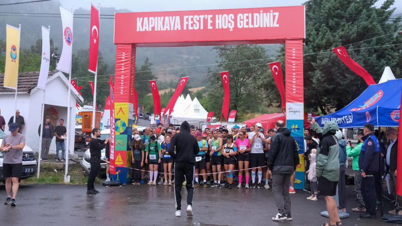 KAPIKAYAFEST'TE ÖDÜLLÜ DAĞ KOŞUSU HEYECANI YAŞANDI