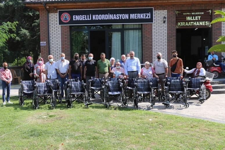 BAFRA BELEDİYESİNDEN TEKERLEKLİ SANDALYE YARDIMI