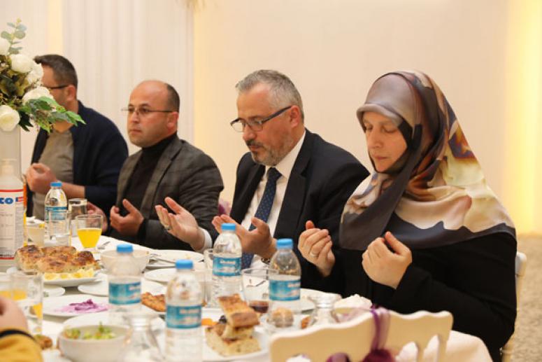 BAŞKAN KILIÇ'TAN PERSONELİNE İFTAR