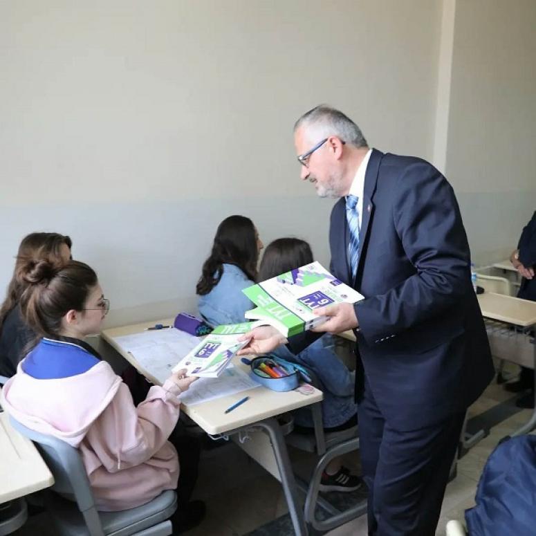 BELEDİYEDEN ÖĞRENCİ DOSTLUĞU
