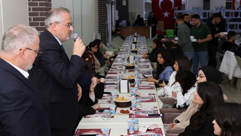 BAŞKAN KILIÇ, KYK ÖĞRENCİLERİ İLE İFTARDA BULUŞTU