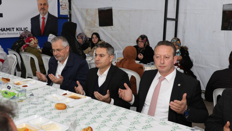 İftar Sofrasında Bira raya geldiler 