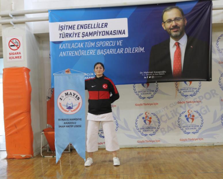 SAMSUNLU SİNEM KARATE TÜRKİYE ŞAMPiYONU