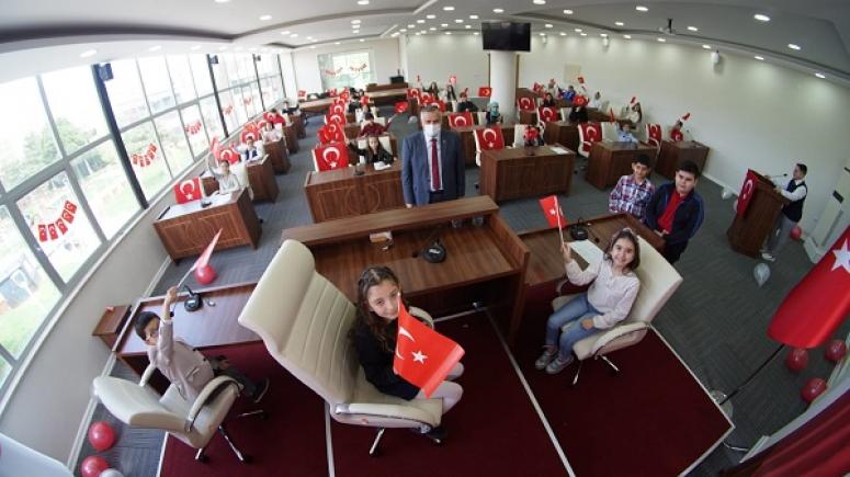 GEÇEN YIL BALKONLARDA BU YIL MECLİSTE