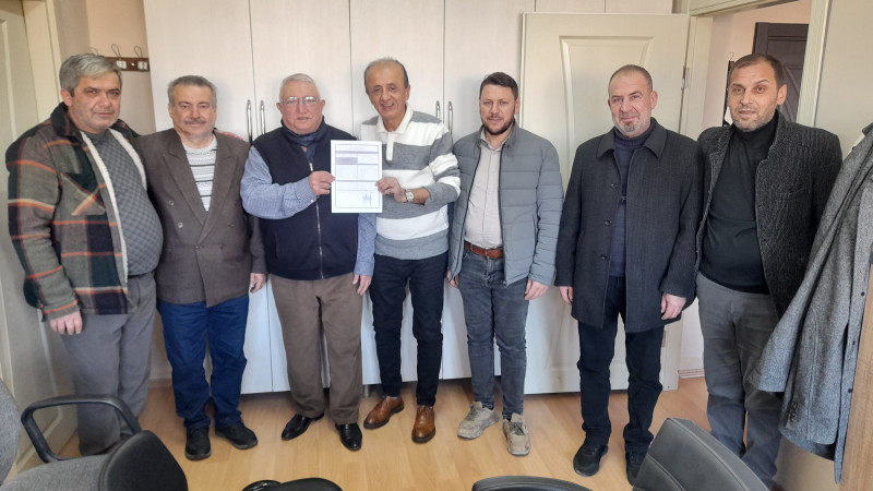 Başkan ve yönetimi mazbatalarını Mustafa Çetinkaya’nın elinden aldı