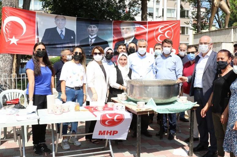 MHP, Ülkü Ocakları ve TÜRKAV’dan vatandaşlara aşure ikramı
