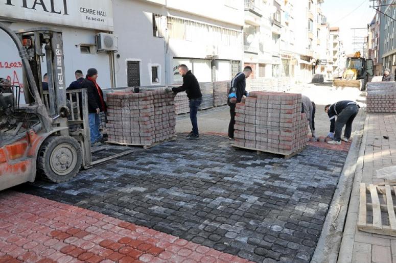 BAFRA’DA YOL VE KALDIRIMLARA ESTETİK DOKUNUŞLAR SÜRÜYOR